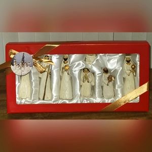 White and Gold Nativity Figures *7 pc*